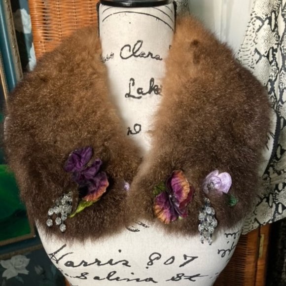 Vintage Fur Collar with Pretty Embellishments - Picture 1 of 11